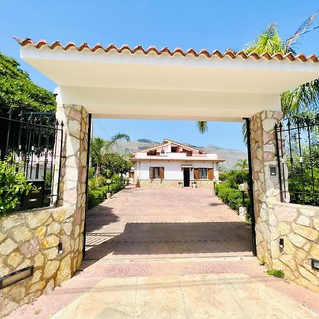 Villa Genova Каріні Екстер'єр фото
