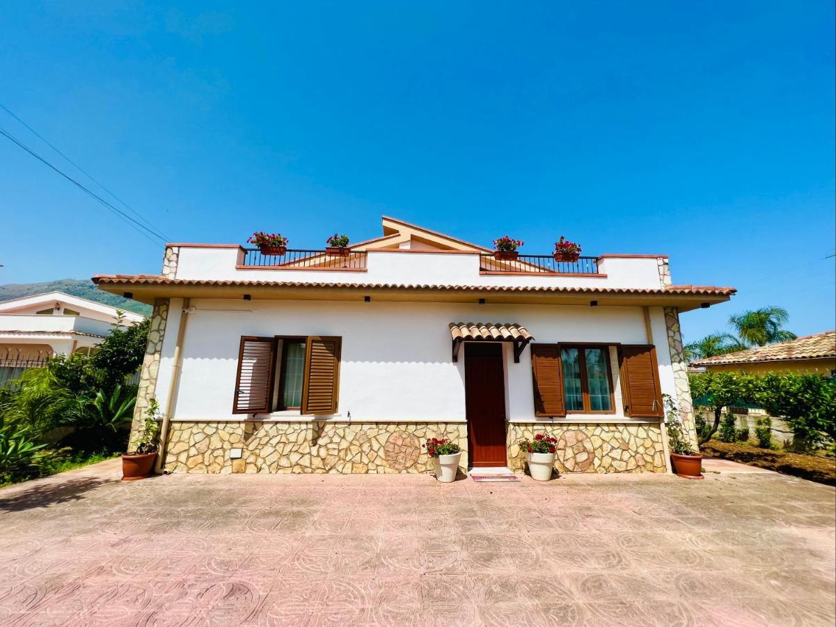 Villa Genova Каріні Екстер'єр фото